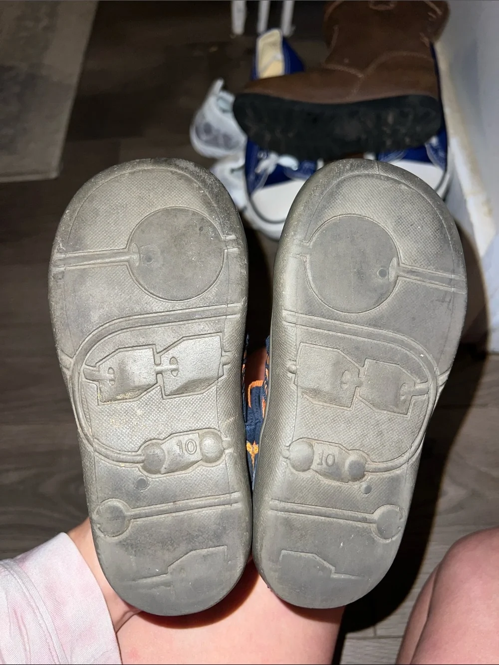 Kids play shoes.